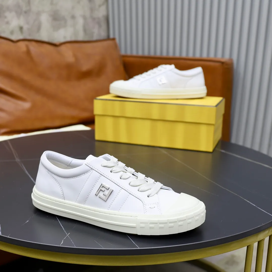 Factory price: 580💰Original order (couple model) Brand: FENDI Fendi🙅‍♂️🙅‍♂️🙅‍♂️ Size: Female 35–40, Male 39-44 (45 can be customized) Grade: Official website genuine Material: Imported original cowhide upper Original comfortable lining TPU wear-resistant lightweight outsole Style category: Loafers New trendy shoes color: actual picture color
